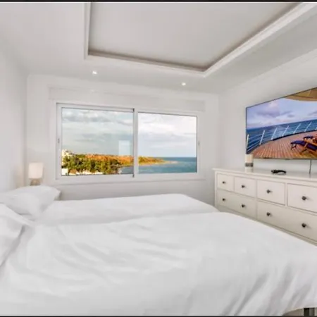 Beach Front Views, Sunrise And Sunset Views Apartment
