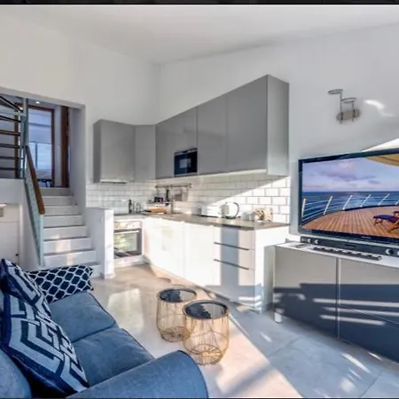 Apartment Beach Front Views, Sunrise And Sunset Views *